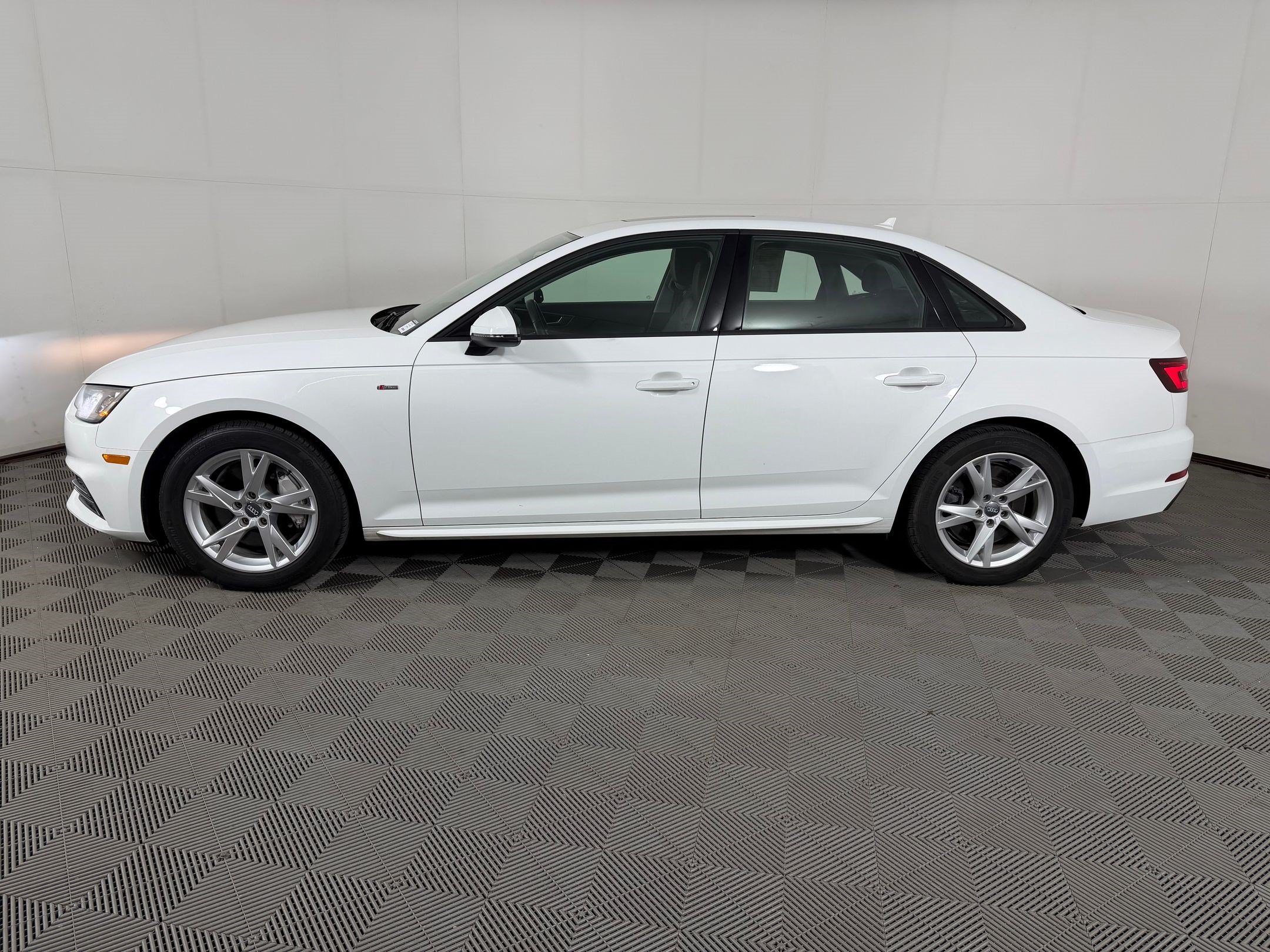 Used 2018 Audi A4 2.0T Premium AWD/4WD image 2