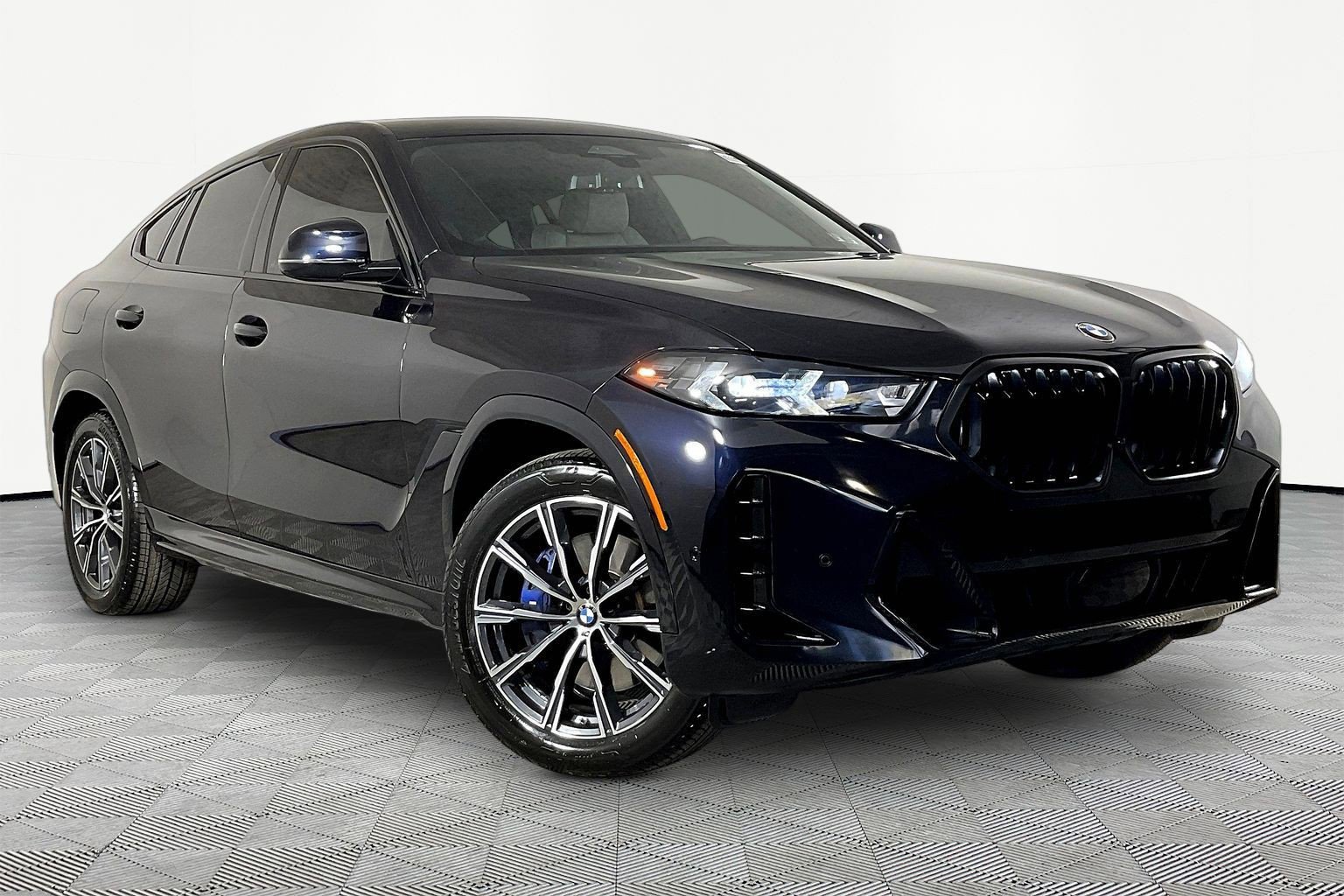 Certified 2024 BMW X6 xDrive40i w/ M Sport Professional Package image 4