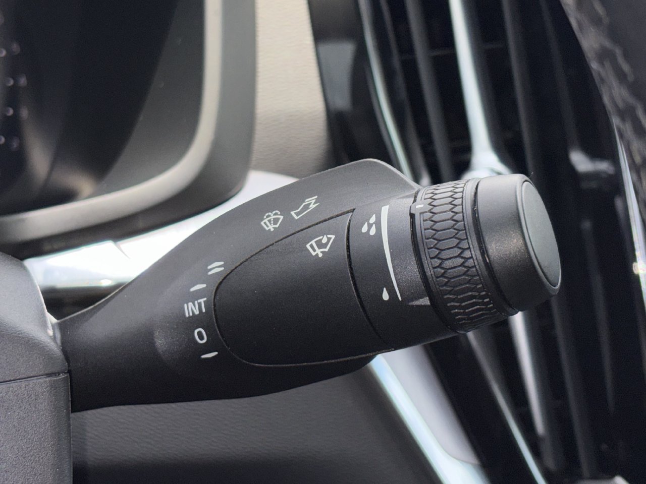 Used 2024 Volvo S60 B5 Core FWD image 8