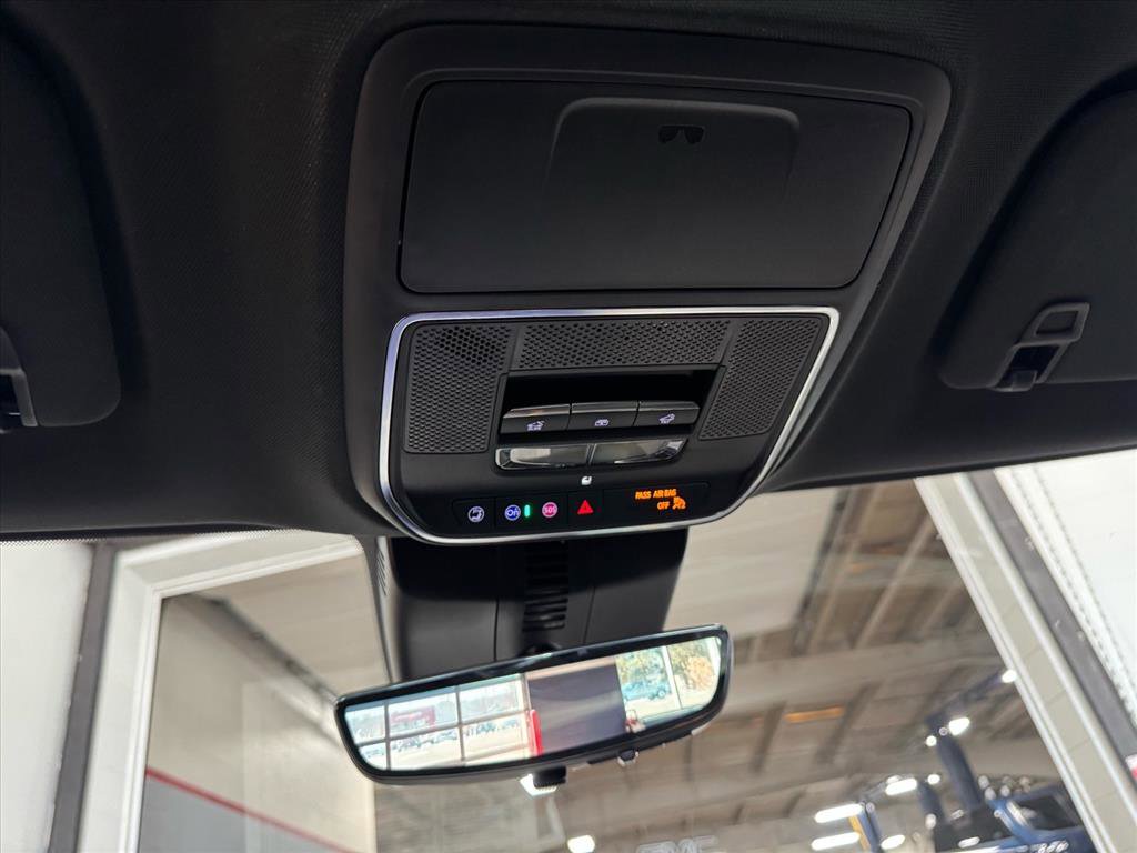 Used 2025 Buick Enclave Avenir w/ Super Cruise Package image 29