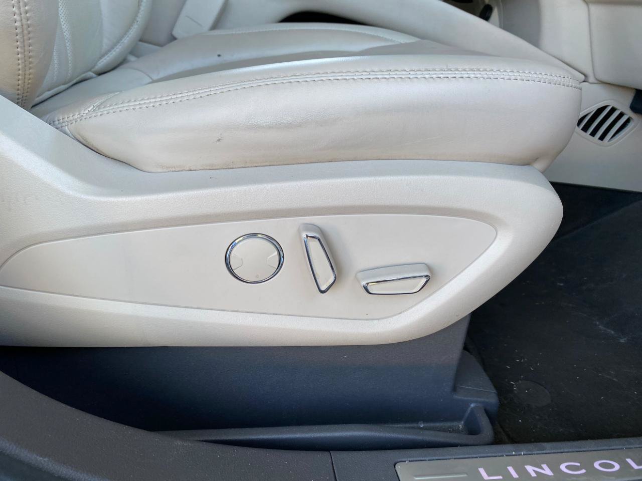 Used 2019 Lincoln Nautilus Reserve FWD image 48