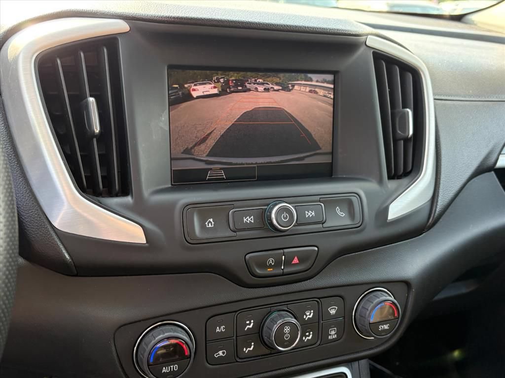 Used 2022 GMC Terrain SLE w/ Driver Convenience Package FWD image 10