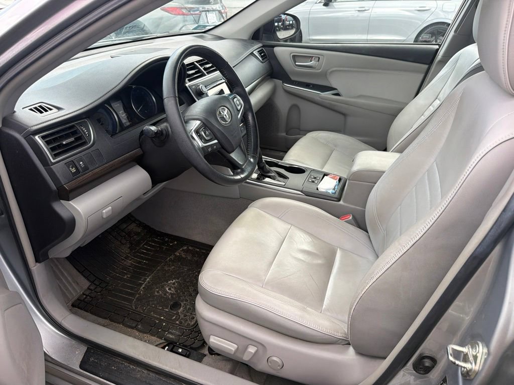 Used 2015 Toyota Camry XLE w/ Moonroof Package FWD image 2