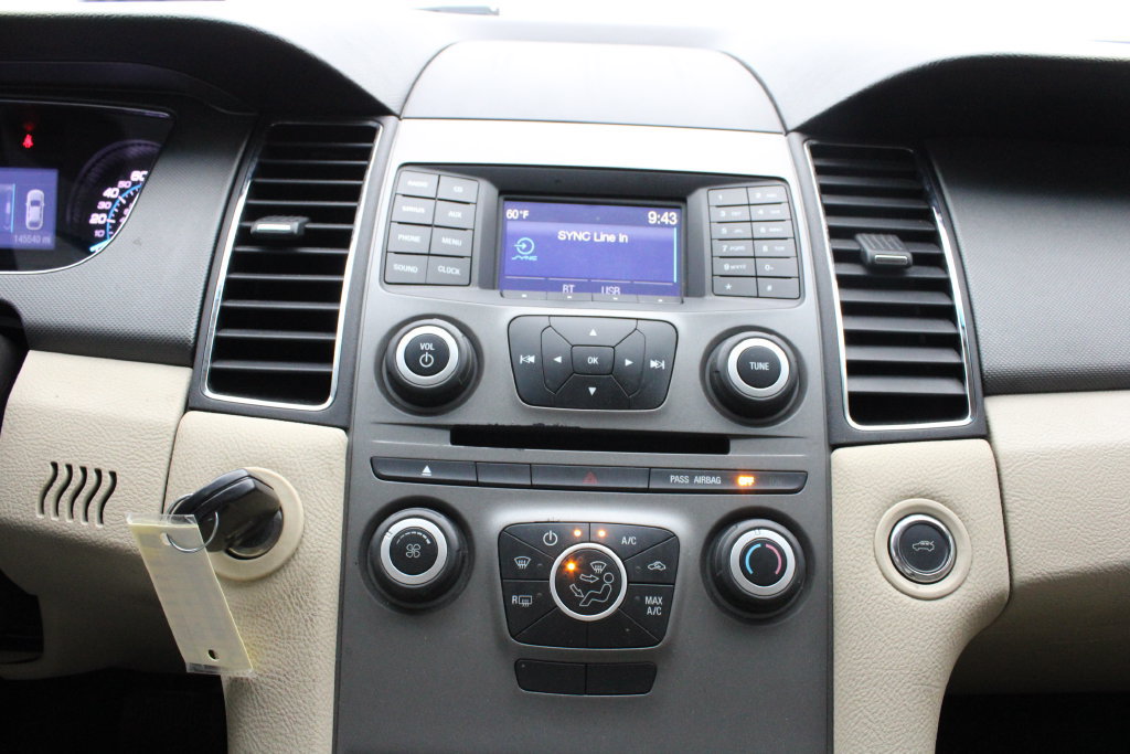 Used 2018 Ford Taurus SE FWD image 13