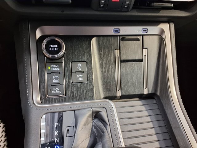 Used 2024 Lexus GX 550 AWD/4WD image 12