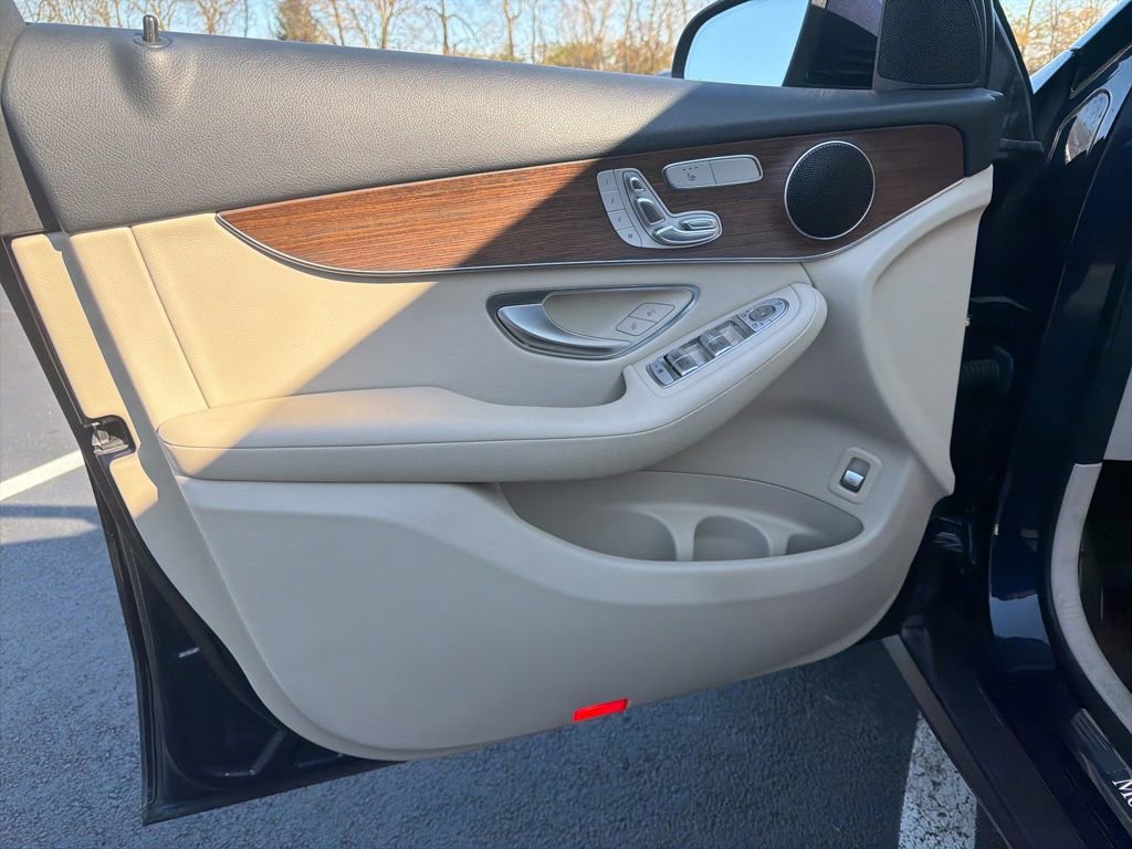 Used 2022 Mercedes-Benz GLC 300 4MATIC image 19