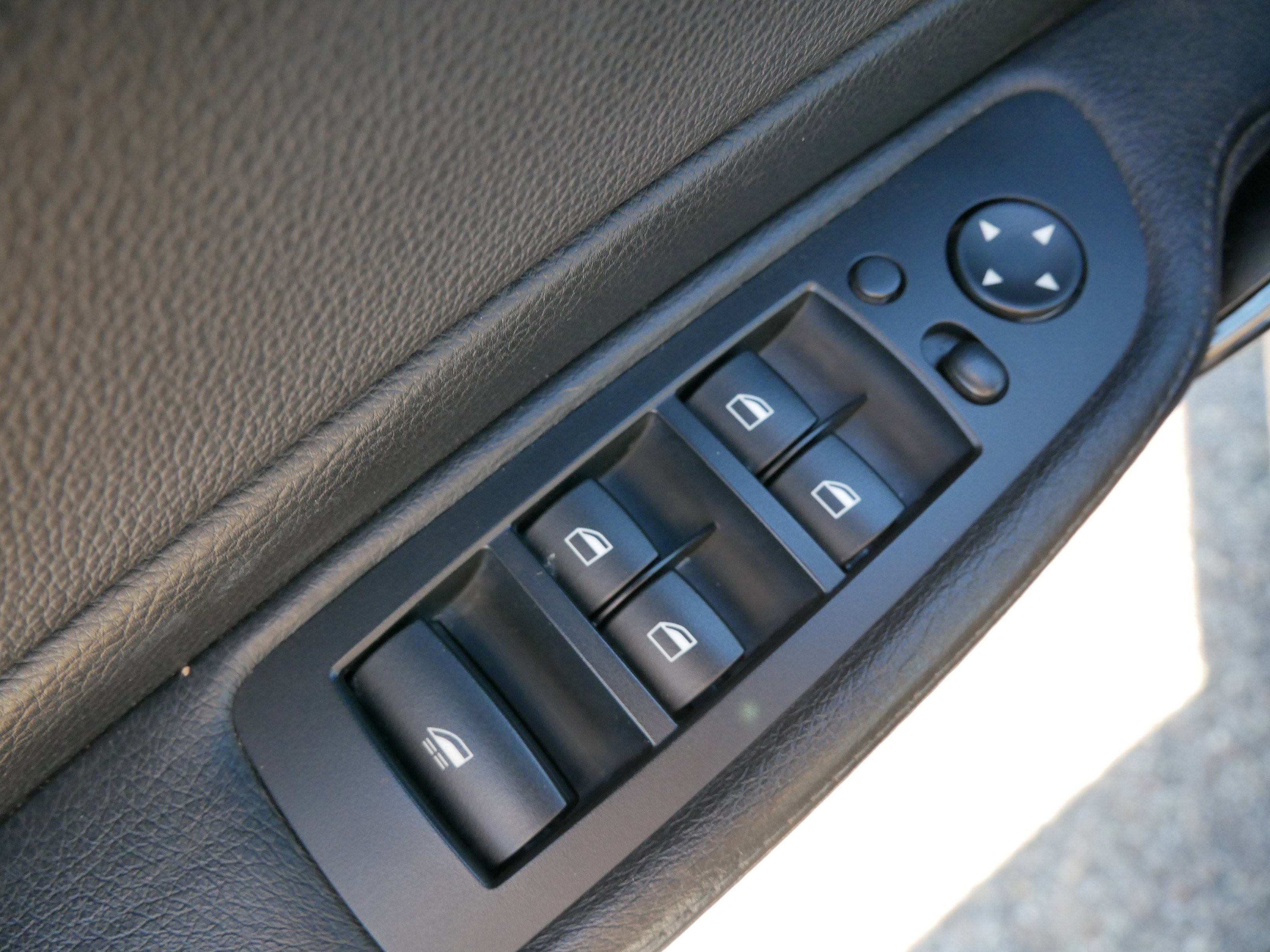 Used 2011 BMW 135i Convertible image 18