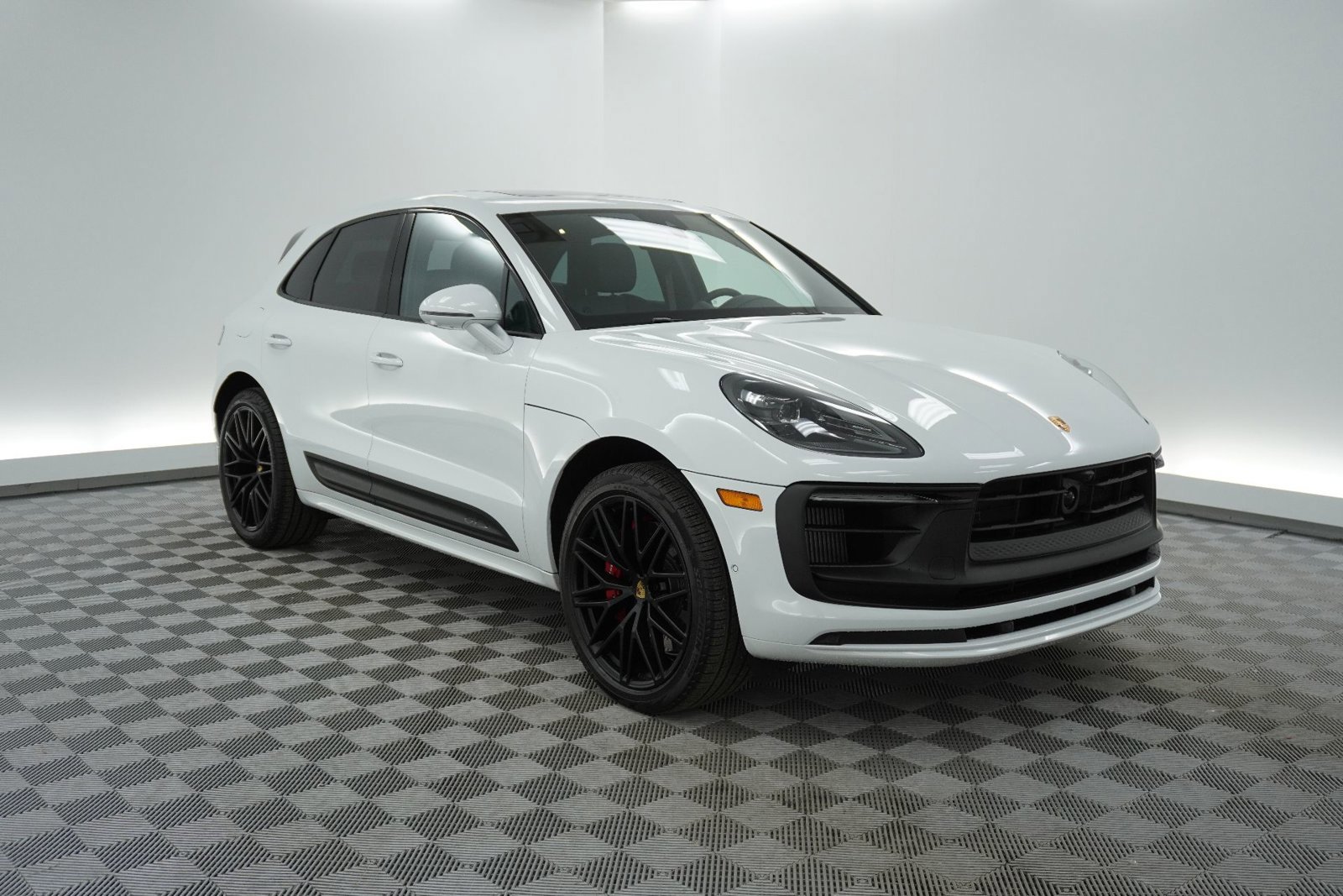 Used 2026 Porsche Macan GTS image 8