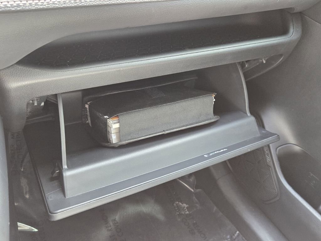 Used 2023 Toyota RAV4 LE image 22