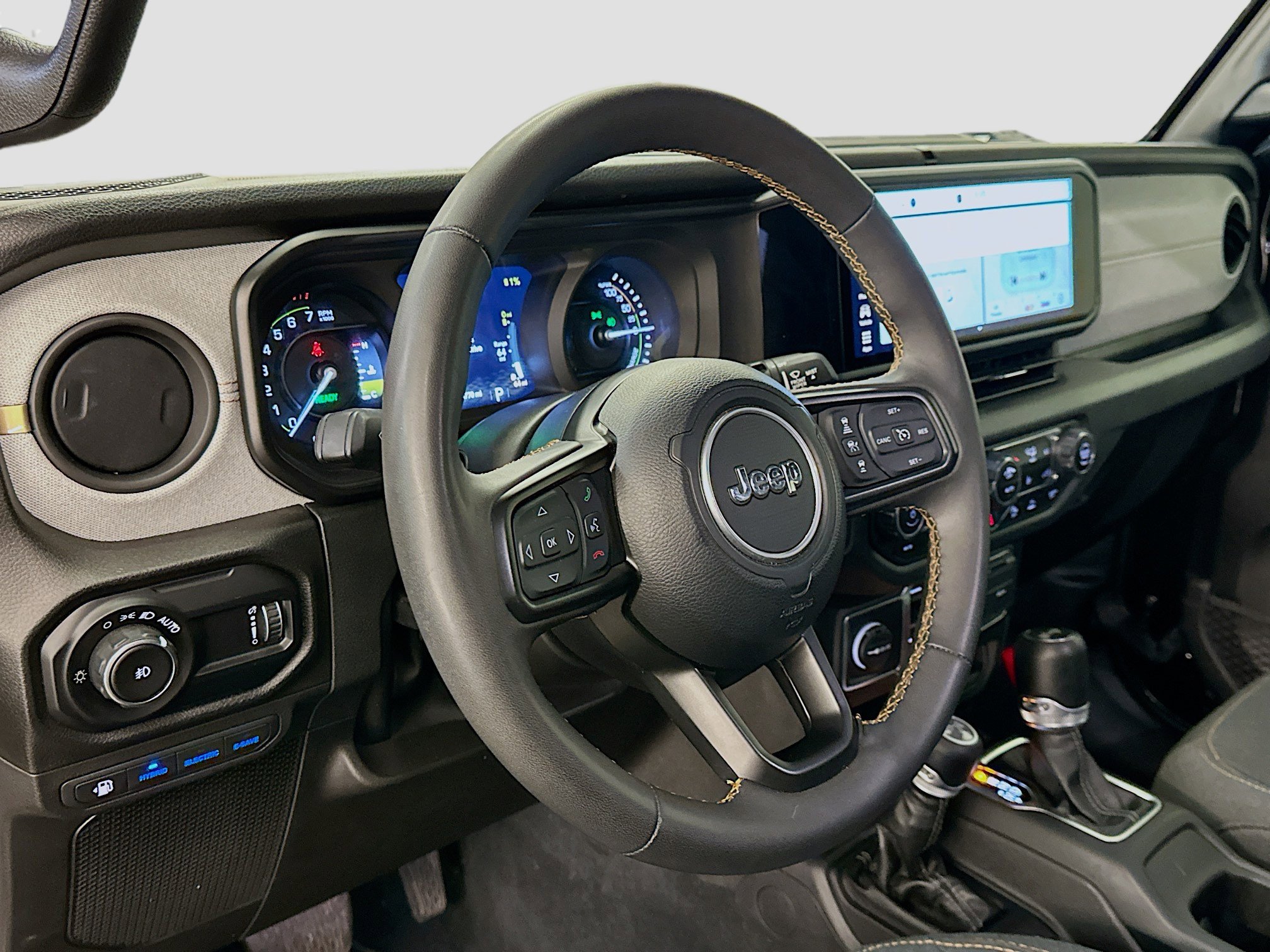Used 2024 Jeep Wrangler Unlimited w/ Convenience Group AWD/4WD image 18