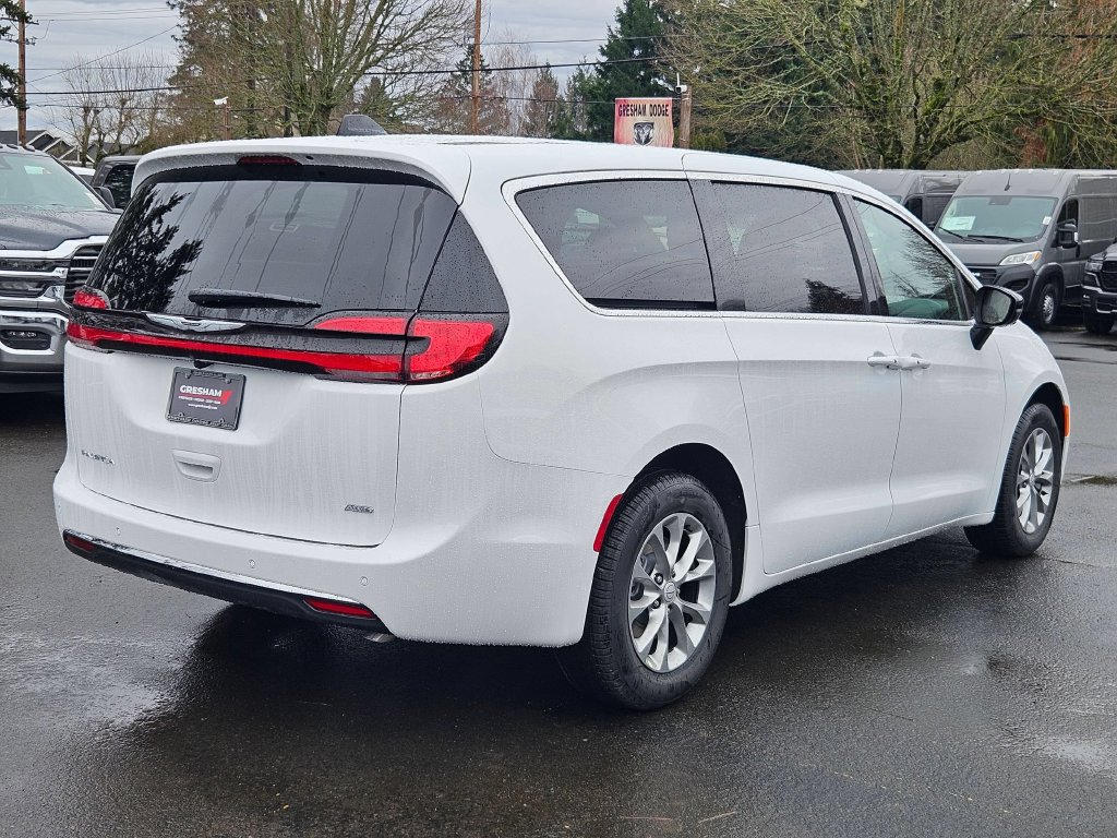 New 2026 Chrysler Pacifica Select AWD/4WD image 7