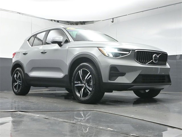 Used 2025 Volvo XC40 B5 Core image 34