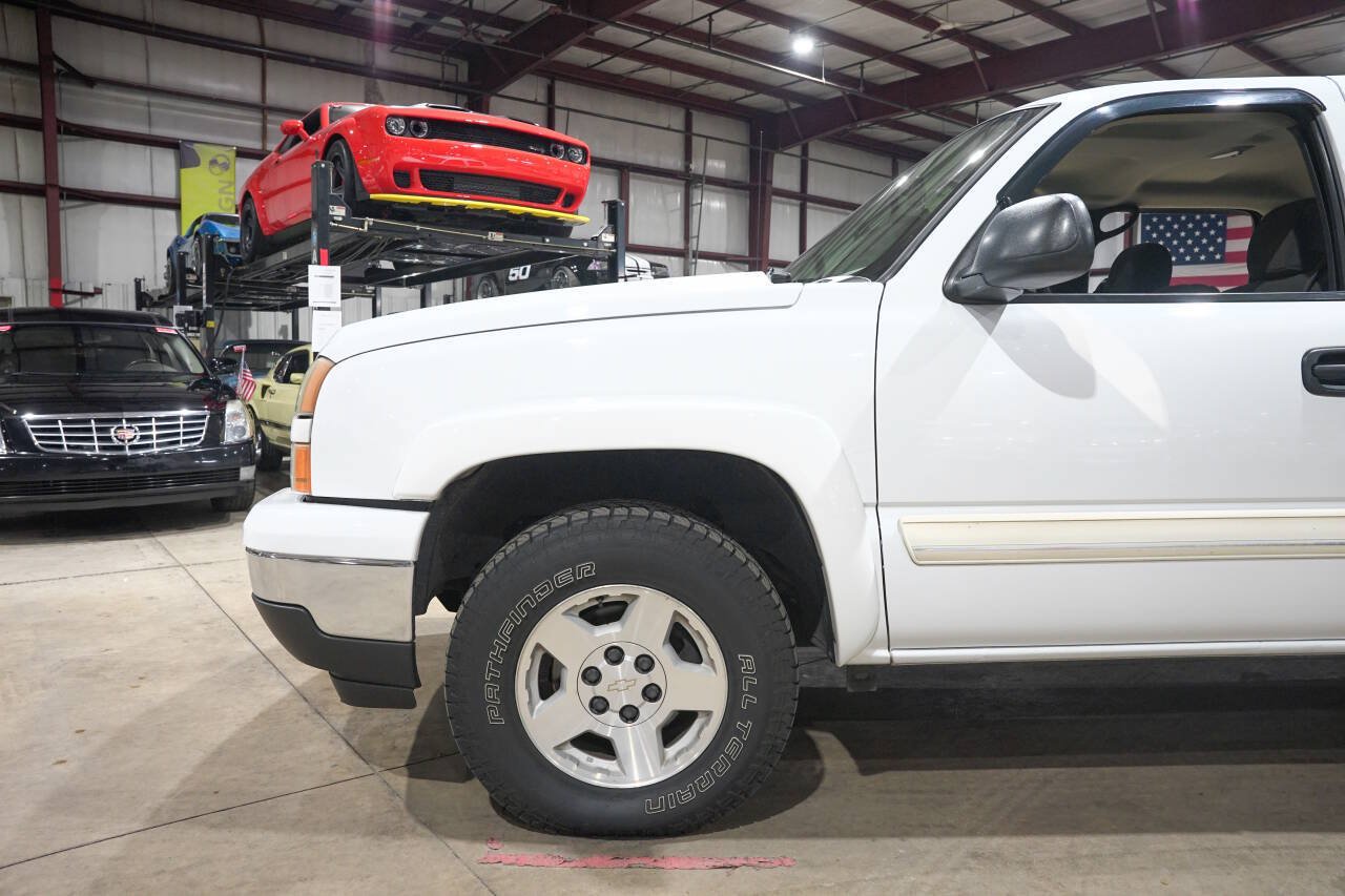 Used 2006 Chevrolet Silverado 1500 LT w/ Light Duty Power Package AWD/4WD image 3