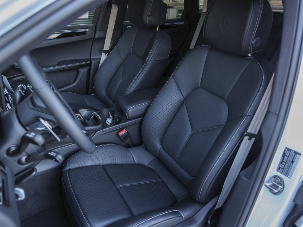 Certified 2026 Porsche Macan S AWD/4WD image 5