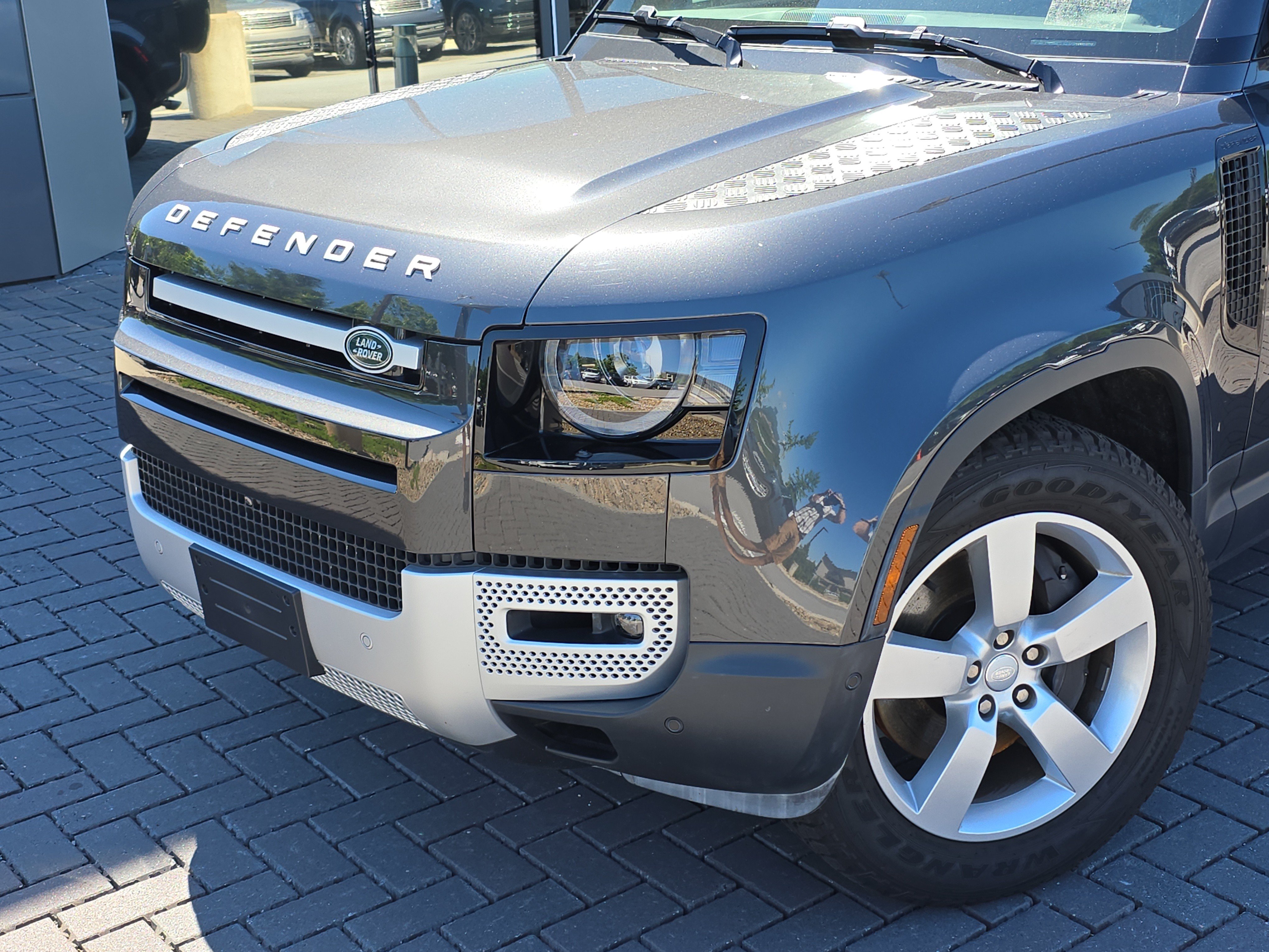 Certified 2024 Land Rover Defender 110 SE AWD/4WD image 9