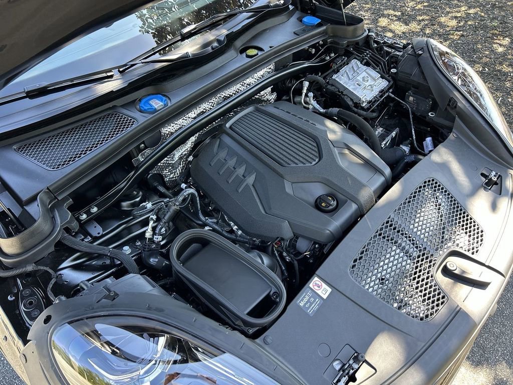 Certified 2025 Porsche Macan image 30