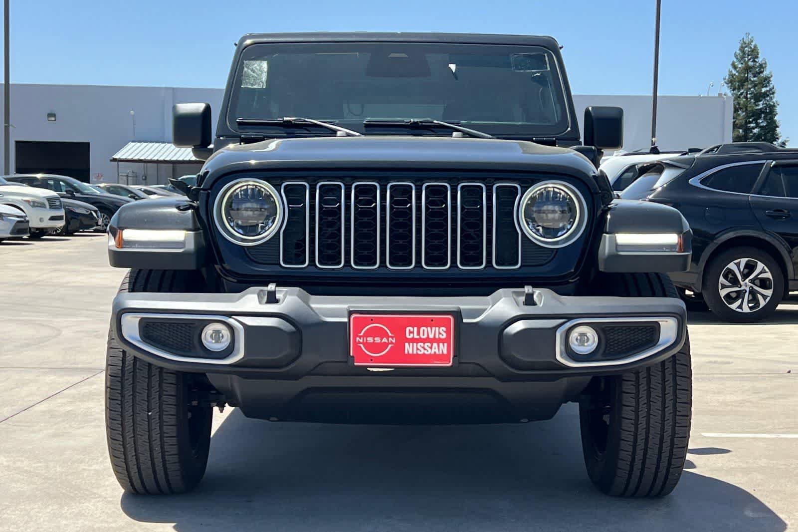 Used 2025 Jeep Wrangler Unlimited Sahara AWD/4WD image 11