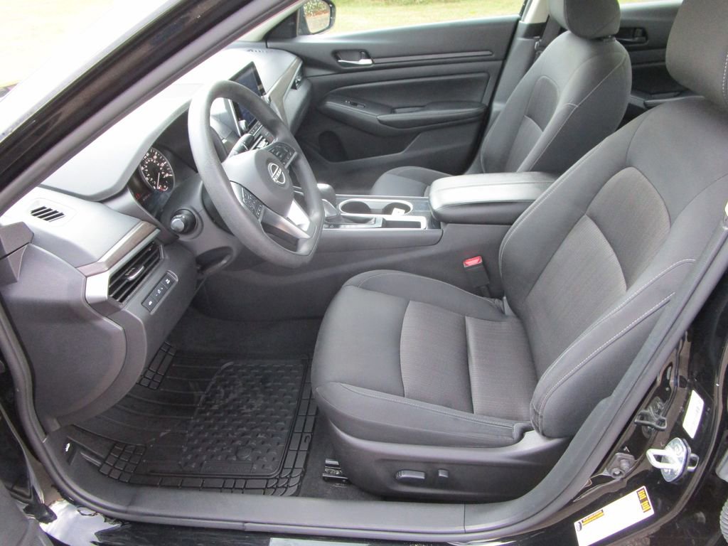 Used 2024 Nissan Altima 2.5 SV image 17