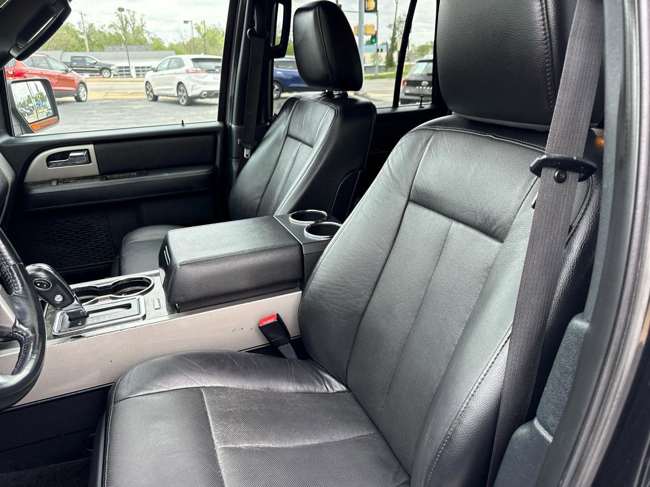 Used 2015 Ford Expedition Limited w/ Equipment Group 301A AWD/4WD image 16