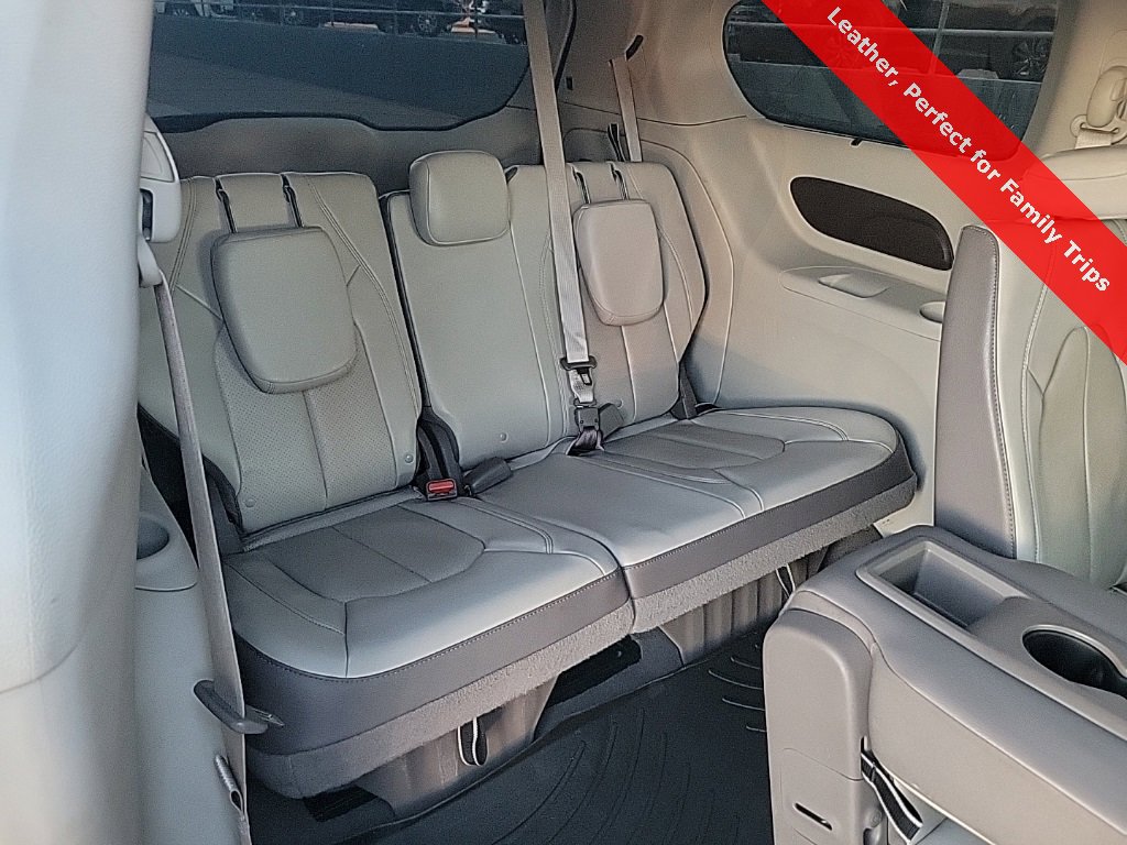 Used 2019 Chrysler Pacifica Touring-L image 40