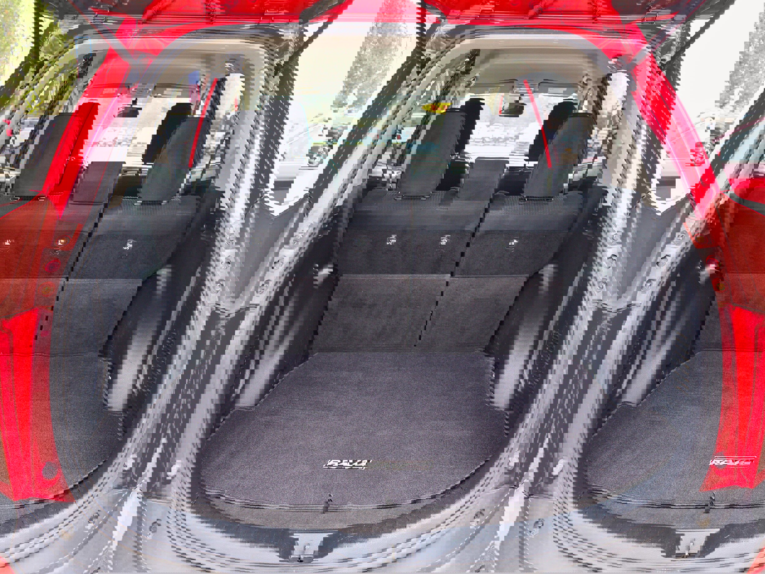 Used 2014 Toyota RAV4 LE image 9