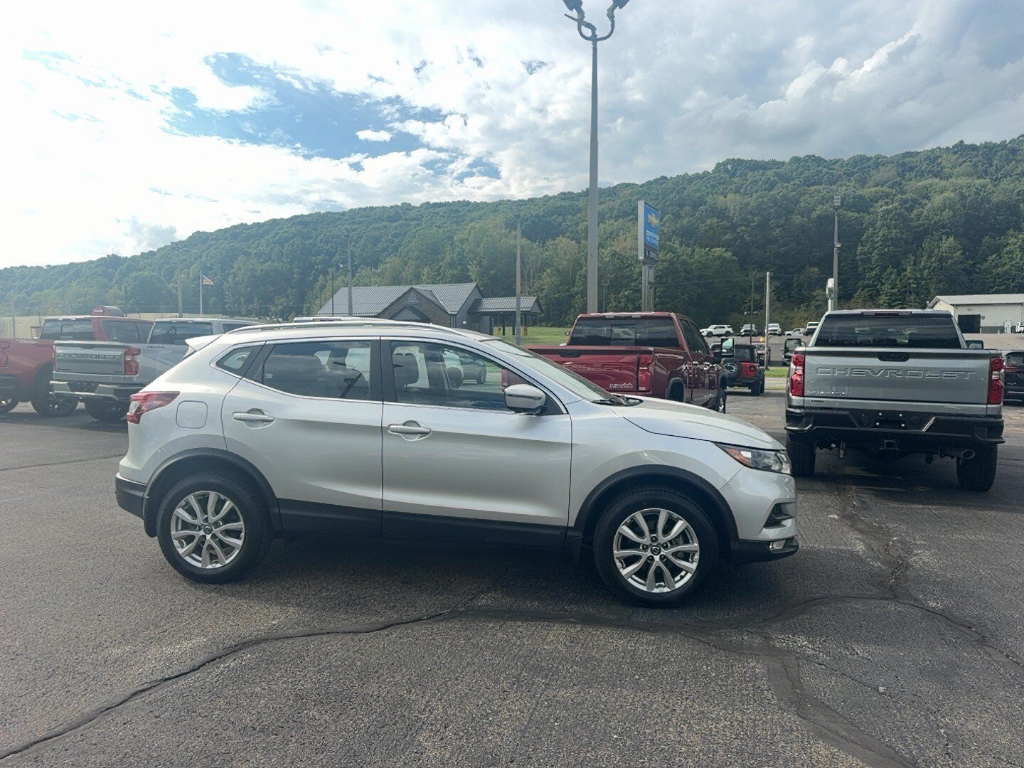 Used 2022 Nissan Rogue Sport SV w/ Technology Package AWD/4WD image 3