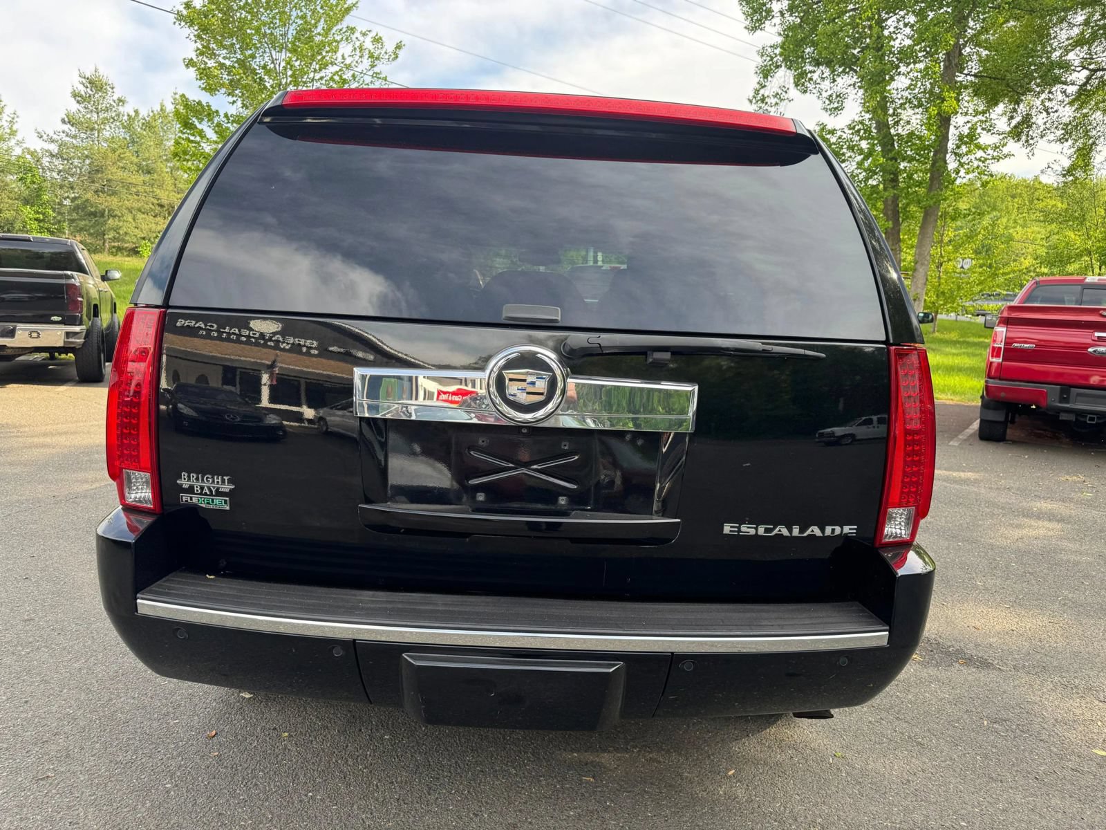 Used 2011 Cadillac Escalade Premium AWD/4WD image 6