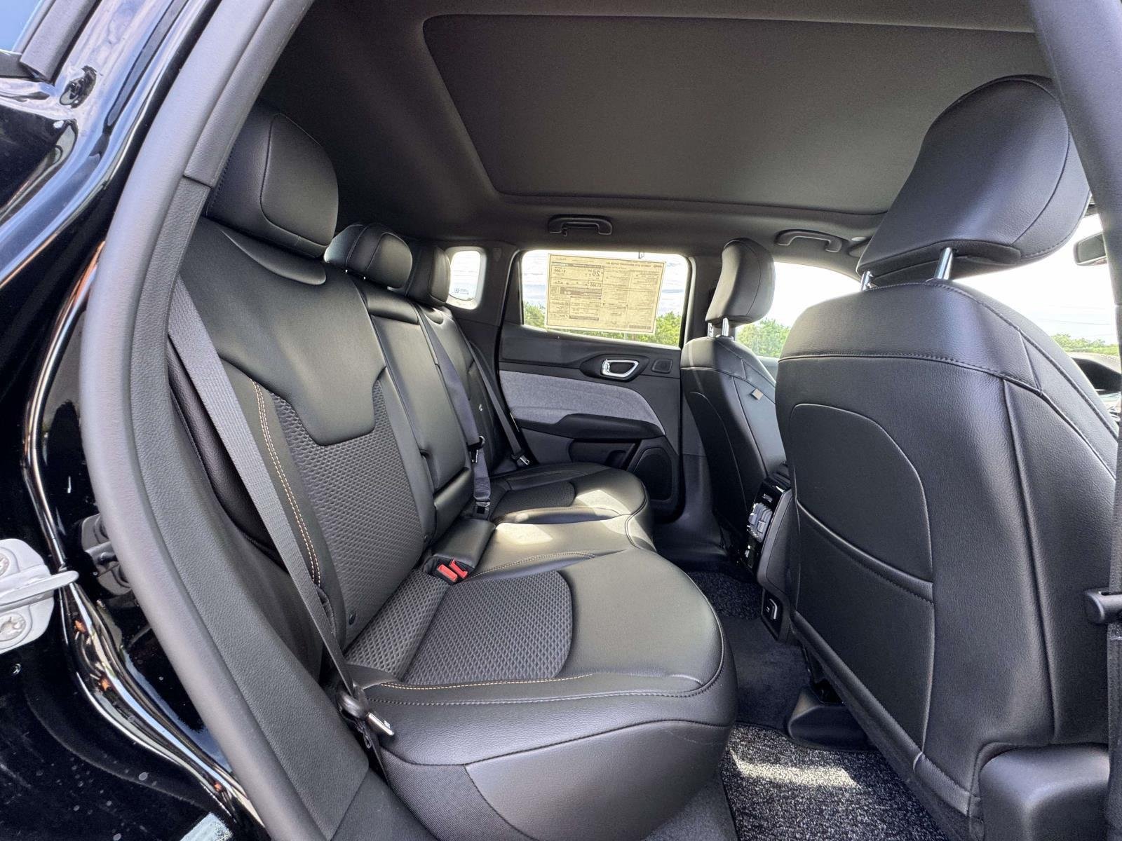 New 2026 Jeep Compass Latitude AWD/4WD image 18