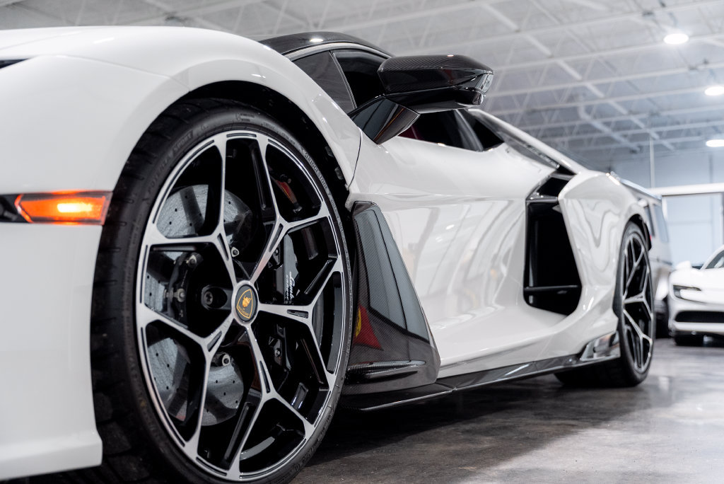 Used 2025 Lamborghini Revuelto AWD/4WD image 20