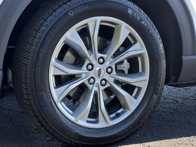 Used 2023 Ford Explorer Limited w/ Equipment Group 301A AWD/4WD image 23