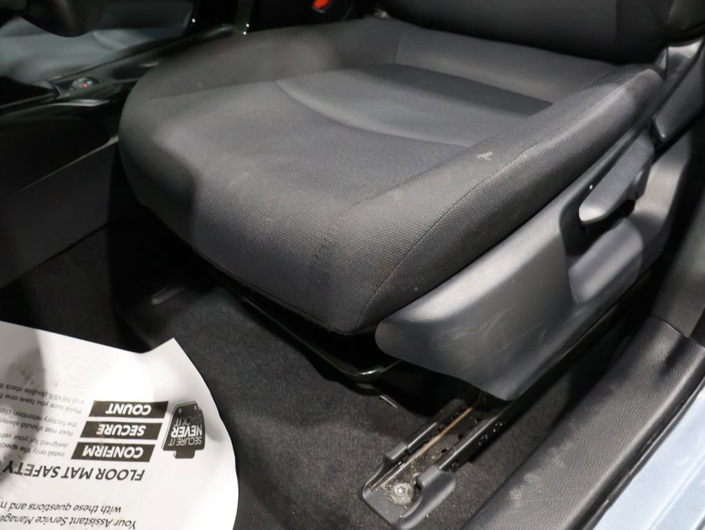 Used 2021 Toyota Corolla LE image 11