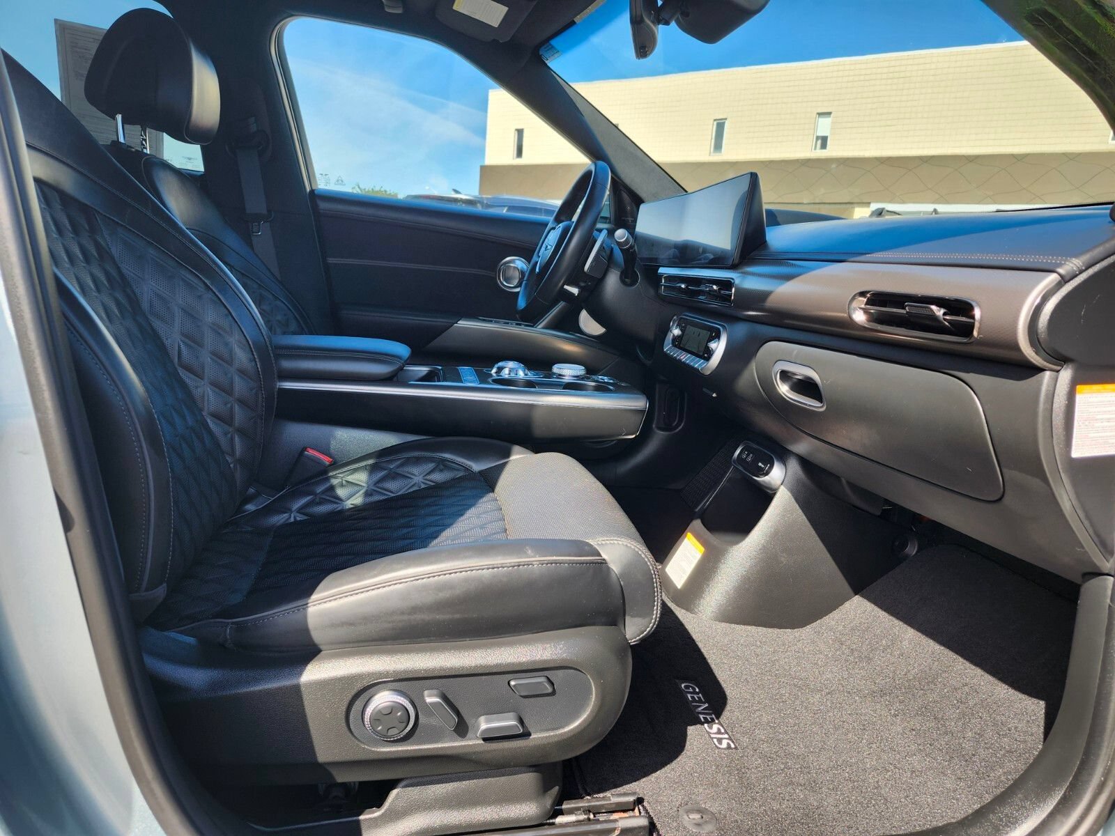 Used 2023 Genesis GV60 Performance AWD/4WD image 8