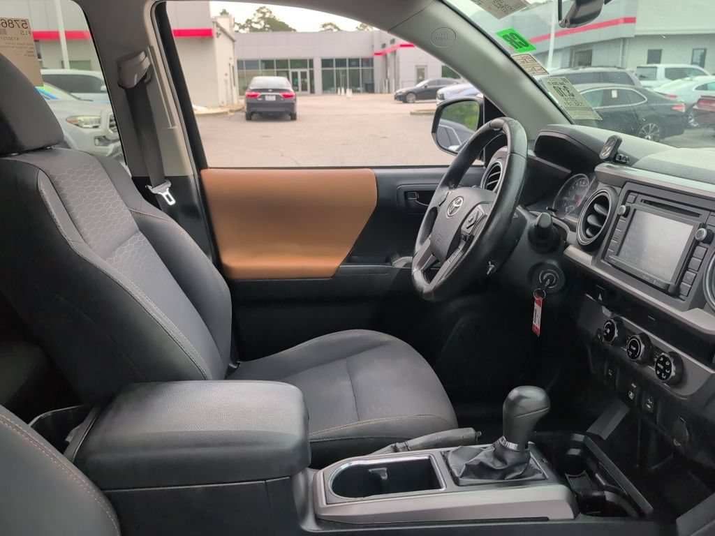Used 2018 Toyota Tacoma SR5 RWD image 2