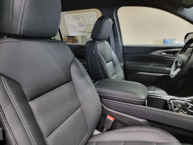 New 2026 Chevrolet Traverse LT w/ Sun and Wheel Package AWD/4WD image 16