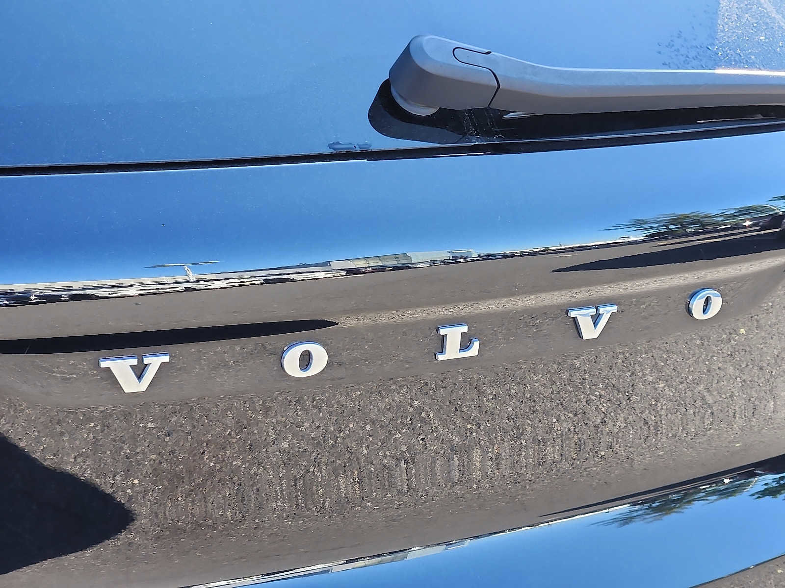 Certified 2023 Volvo XC40 B5 Plus w/ Climate Package AWD/4WD image 29