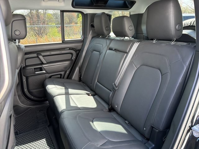 Used 2025 Land Rover Defender 110 SE AWD/4WD image 19