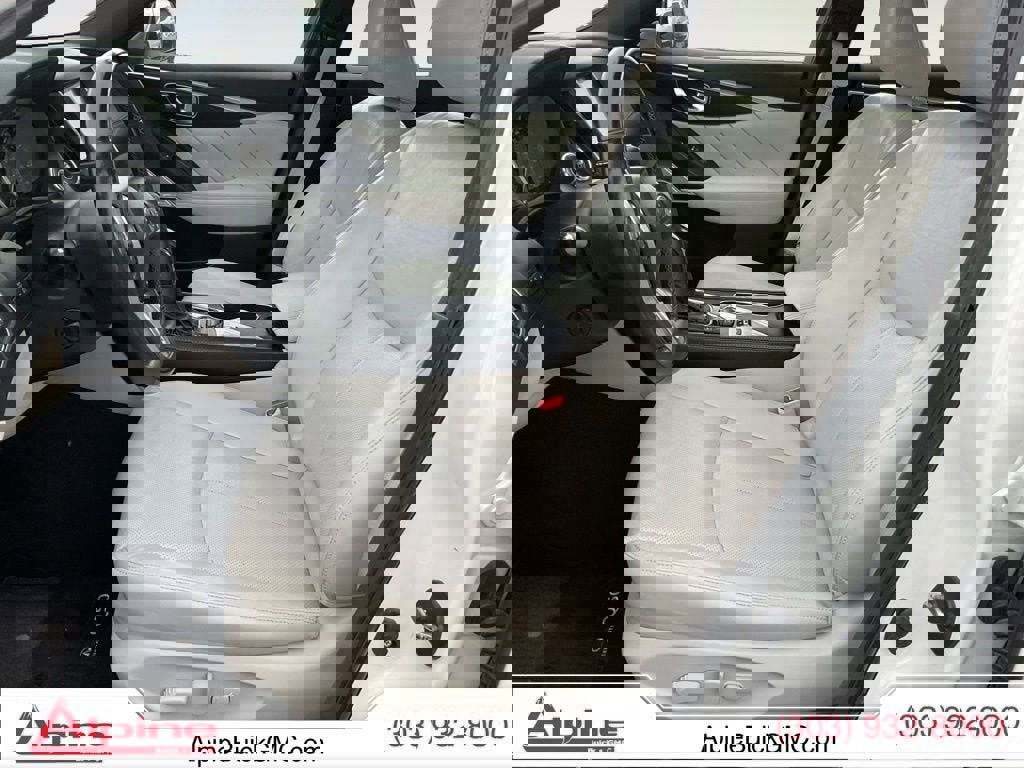 Used 2023 INFINITI Q50 Sensory image 9