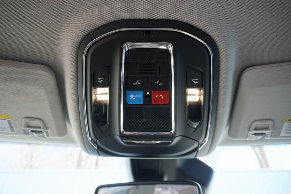 Used 2024 Jeep Grand Cherokee Laredo image 27