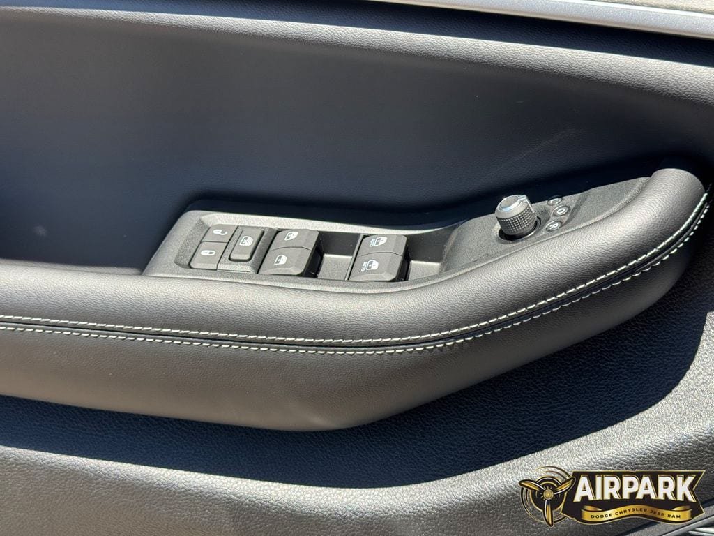 New 2026 Jeep Grand Cherokee Altitude RWD image 29