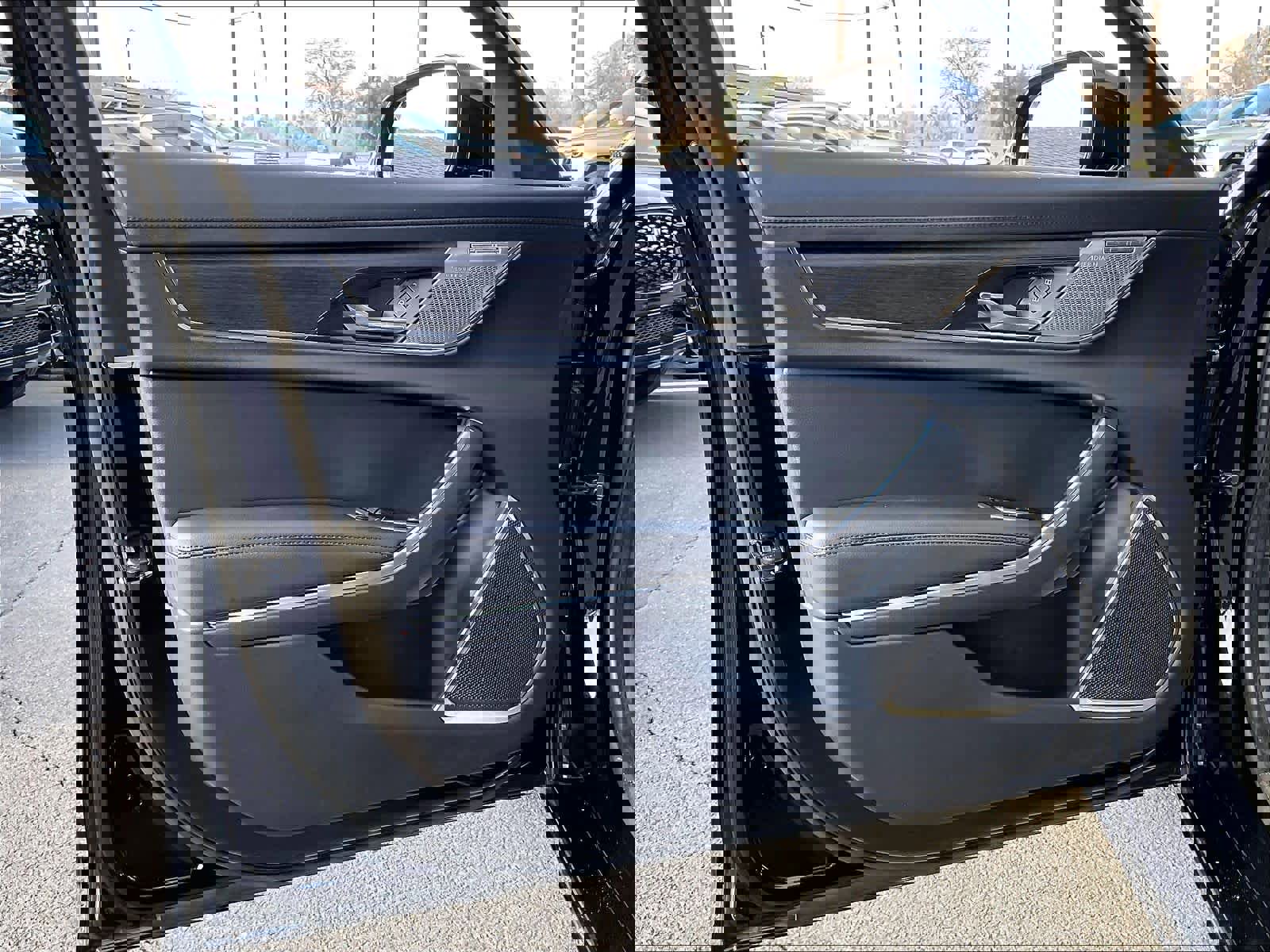 Used 2022 Jaguar XF SE image 23