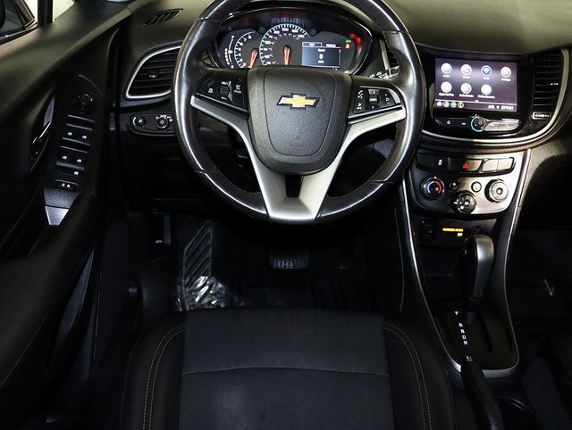Used 2020 Chevrolet Trax LT w/ LT Convenience Package image 3