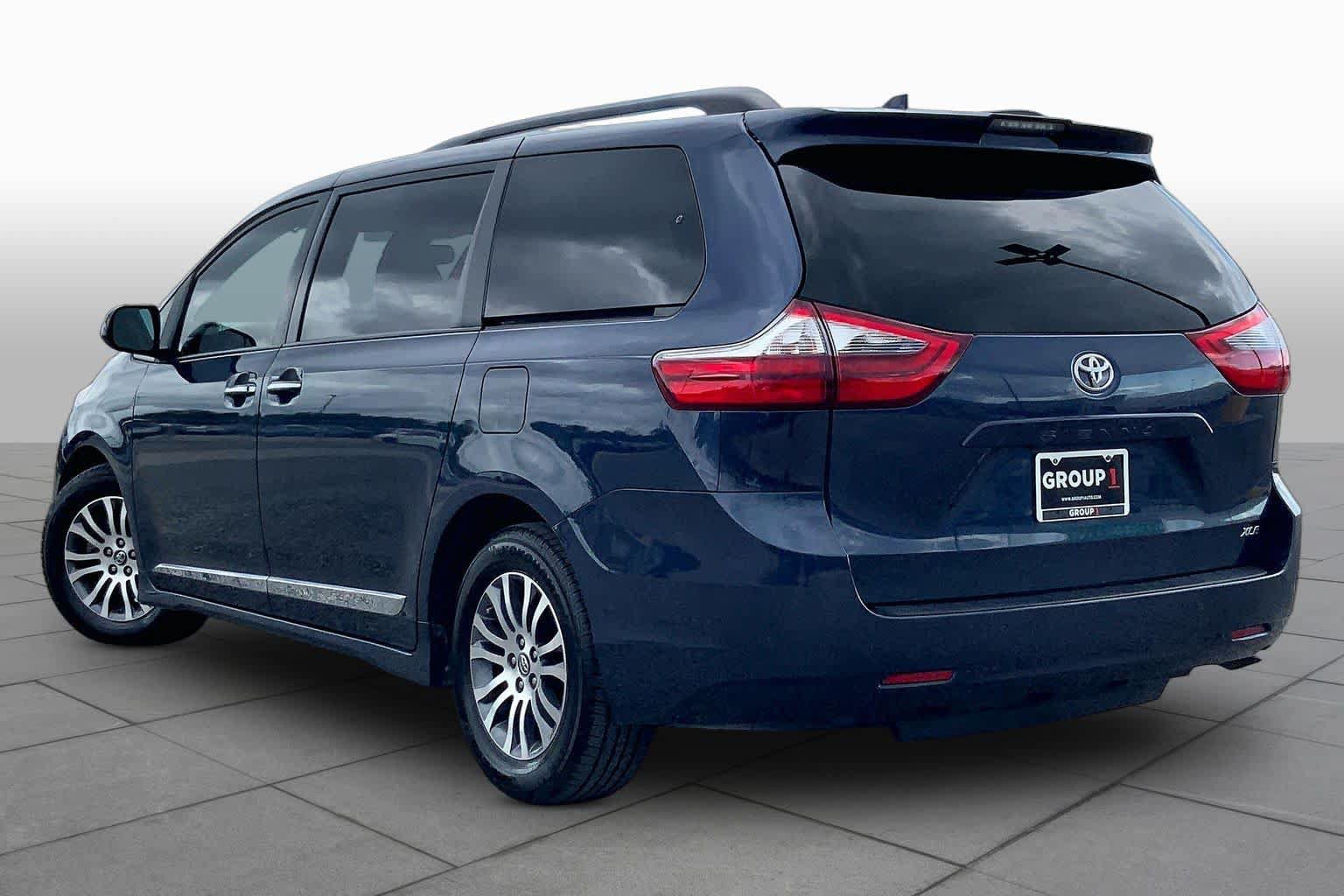Used 2020 Toyota Sienna XLE Premium FWD image 12