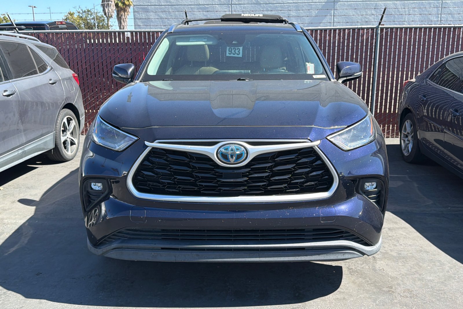 Used 2021 Toyota Highlander XLE AWD/4WD image 3