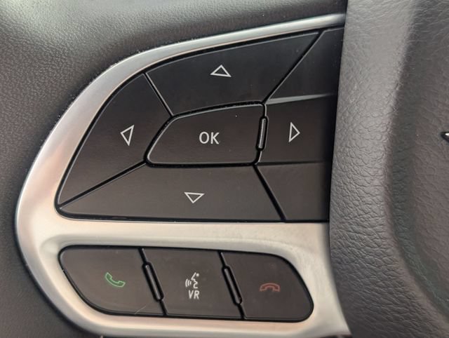 Used 2025 Chrysler Pacifica Select FWD image 15