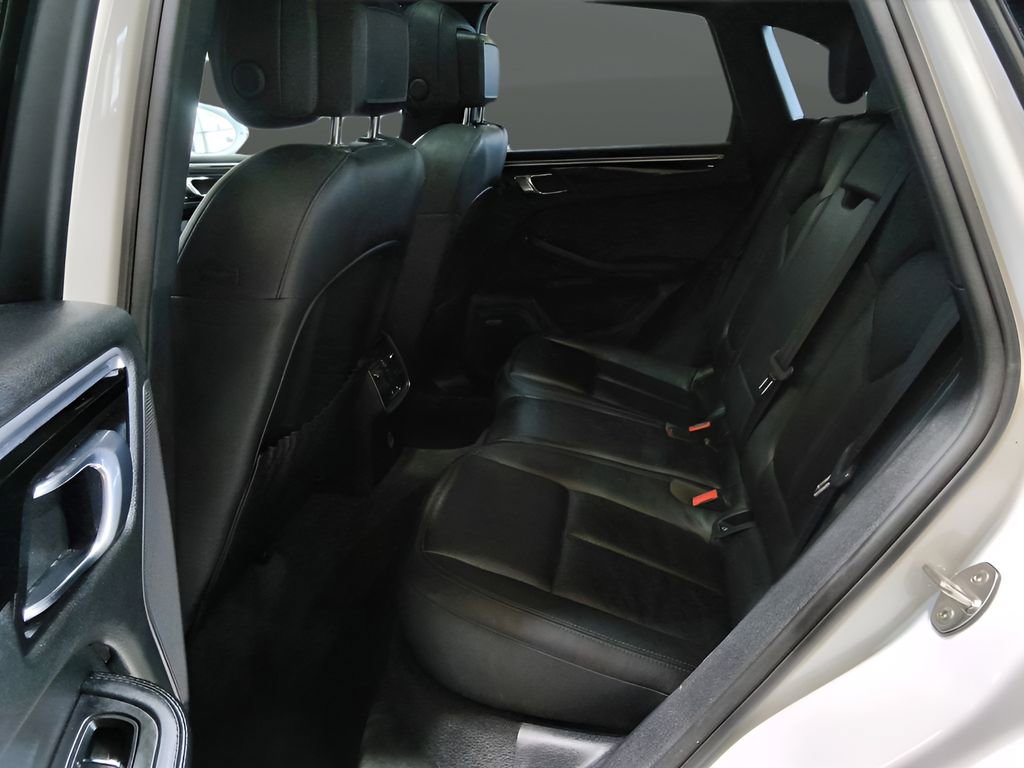 Used 2018 Porsche Macan w/ Premium Package image 20