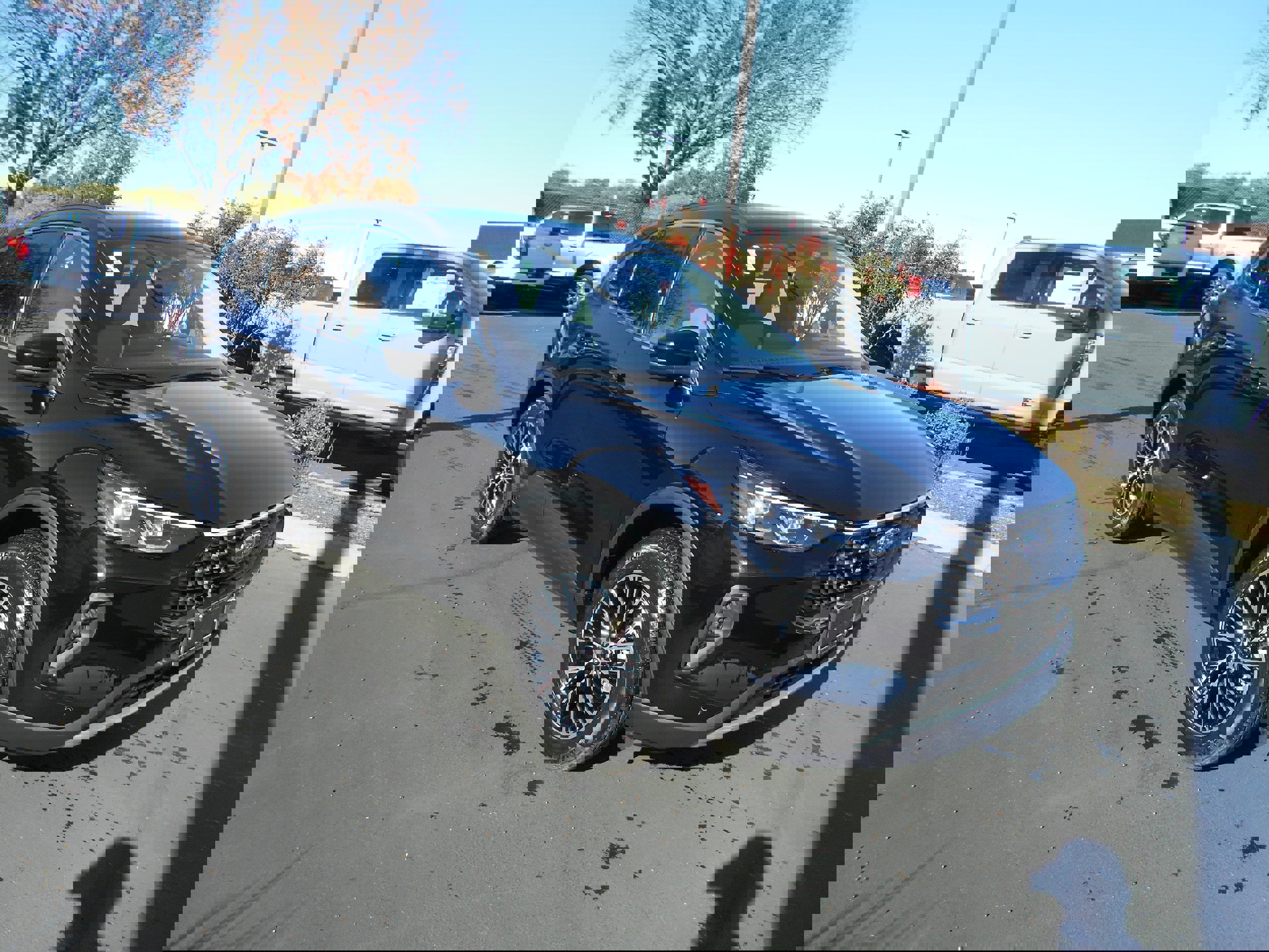 Used 2025 Ford Escape SE w/ PHEV Premium Package image 2