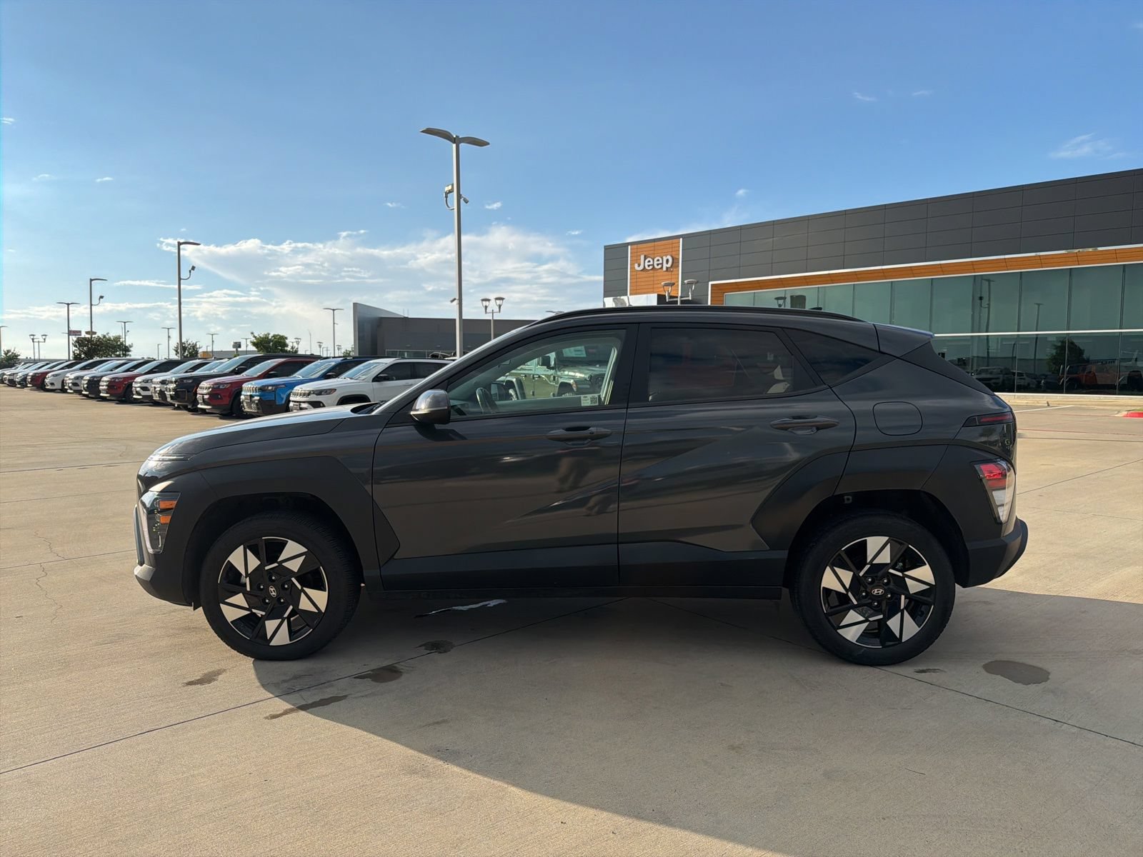 Used 2024 Hyundai Kona SEL AWD/4WD image 2