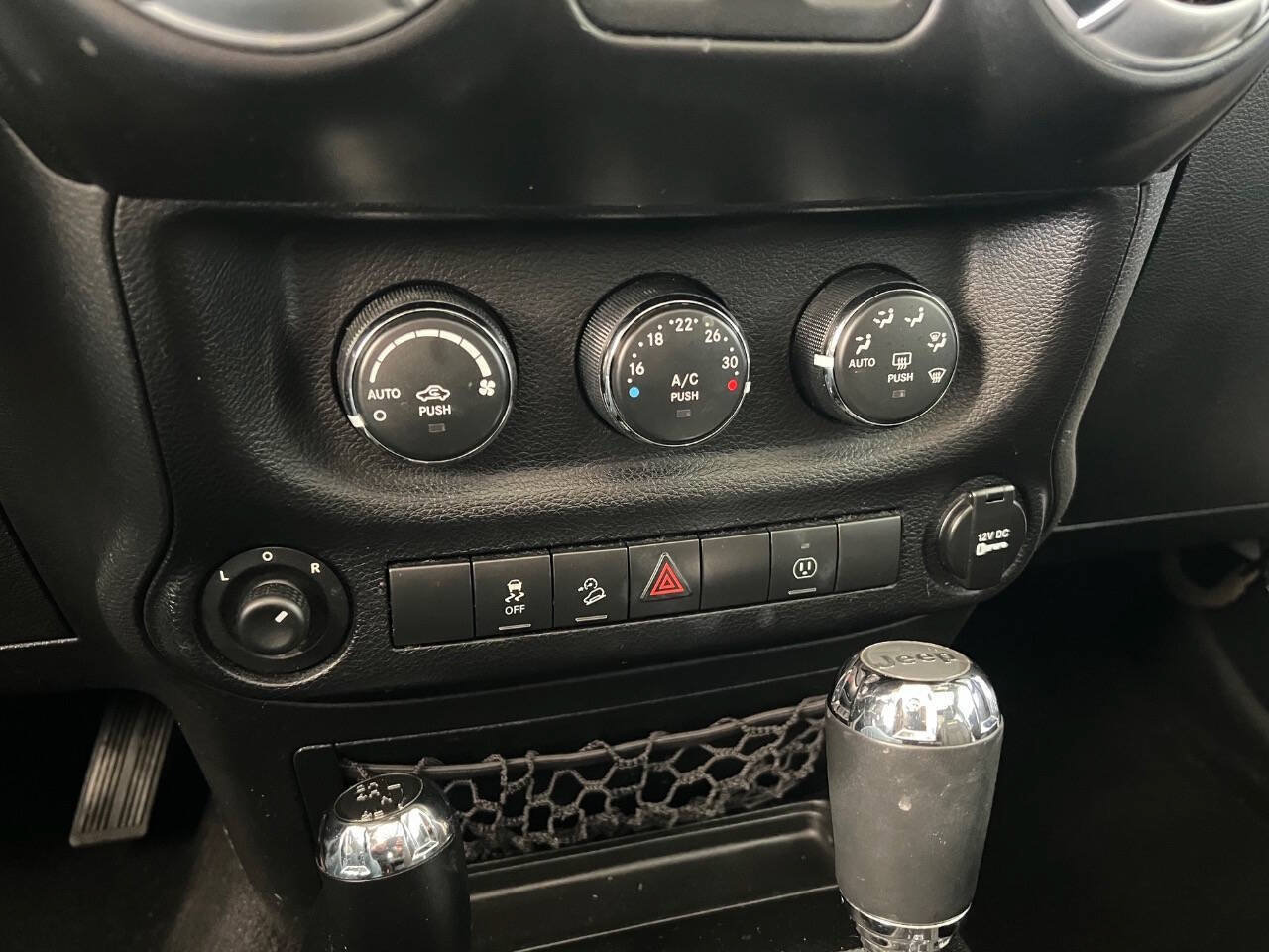 Used 2013 Jeep Wrangler Sahara w/ Connectivity Group AWD/4WD image 13