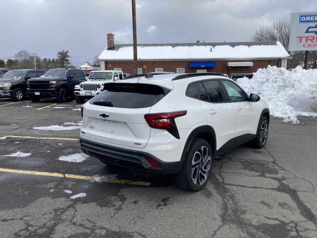 Used 2025 Chevrolet Trax RS w/ Sunroof Package image 7