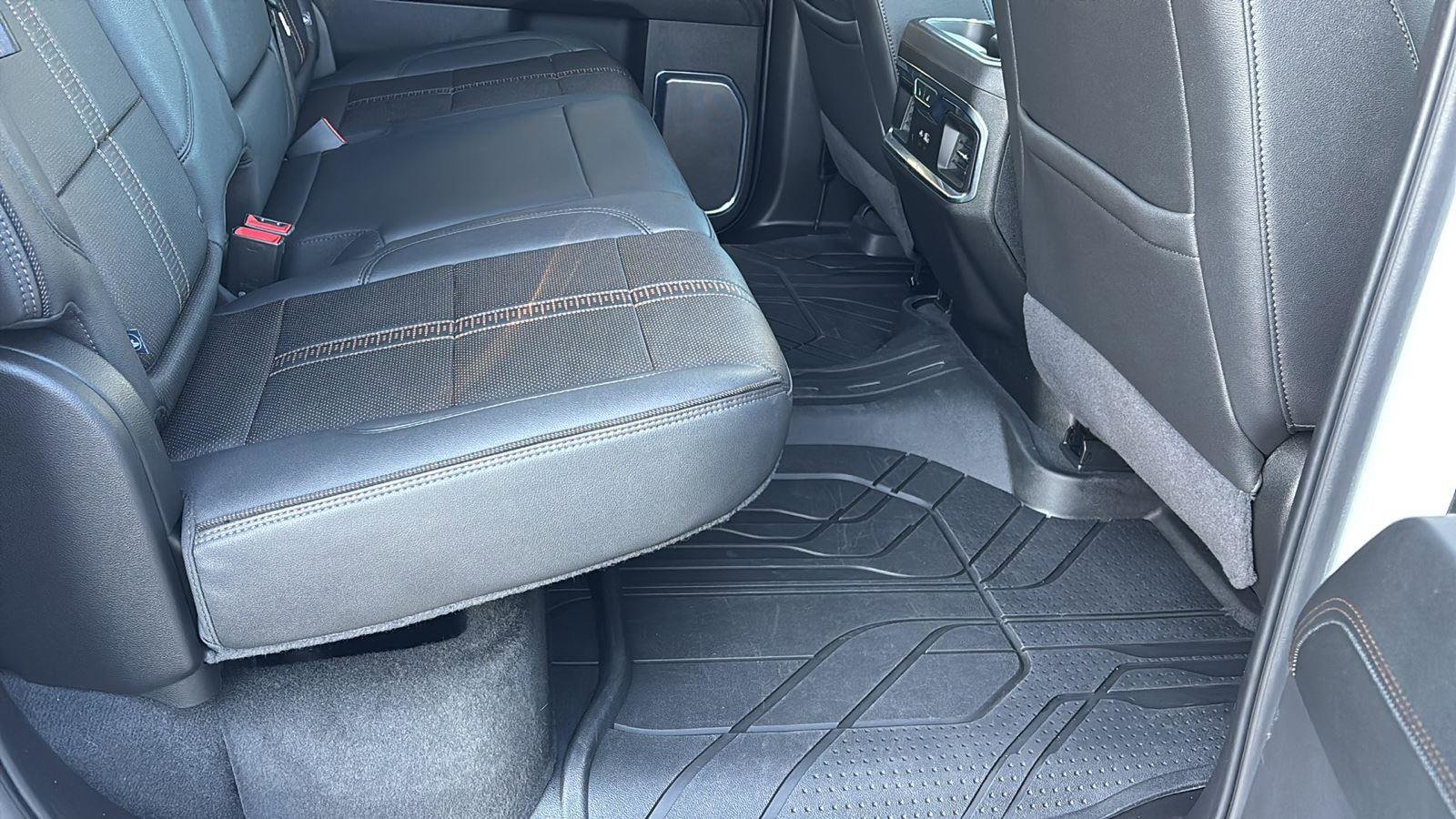 Used 2024 Chevrolet Silverado 2500 High Country w/ Technology Package image 19